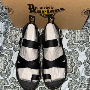 Dr. Martens Avry